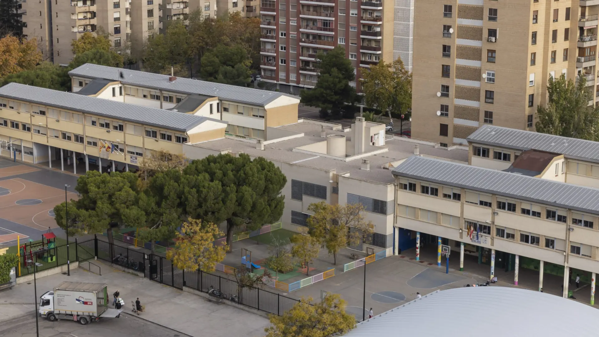 Vista aérea del CEIP Doctor Azúa y CEIP Cesáreo Alierta